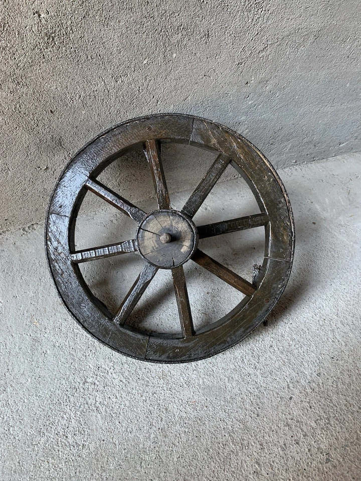 Roue de chariot ancien début 900 bois de fer - Photo 3/4