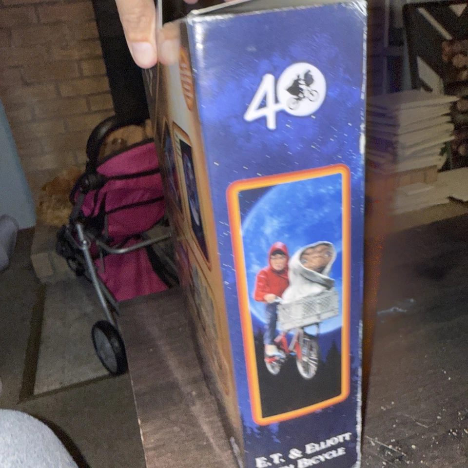 Bicicleta NECA E.T The Extra-Terrestrial 40 Aniversario Elliott en Go Motorizada Foto 3 de 4