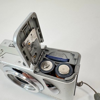 Sony Cyber-Shot DSC-W7 7.2MP 3x Zoom Digital Camera w/ 1GB Memory