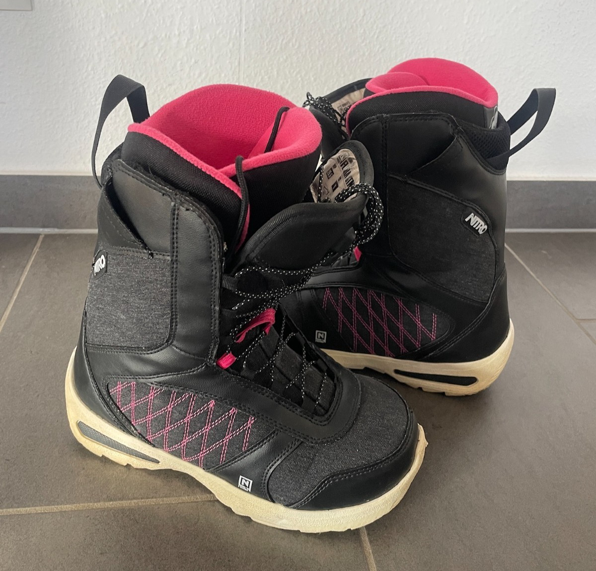 Snowboard Boots Nitro Flora Stnd Schwarz/Pink