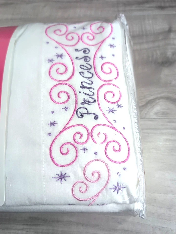 Disney HOME full Sheet Princess Classic Edition EMBROIDERED ( NEW ) Made in USA - Image 3 of 4