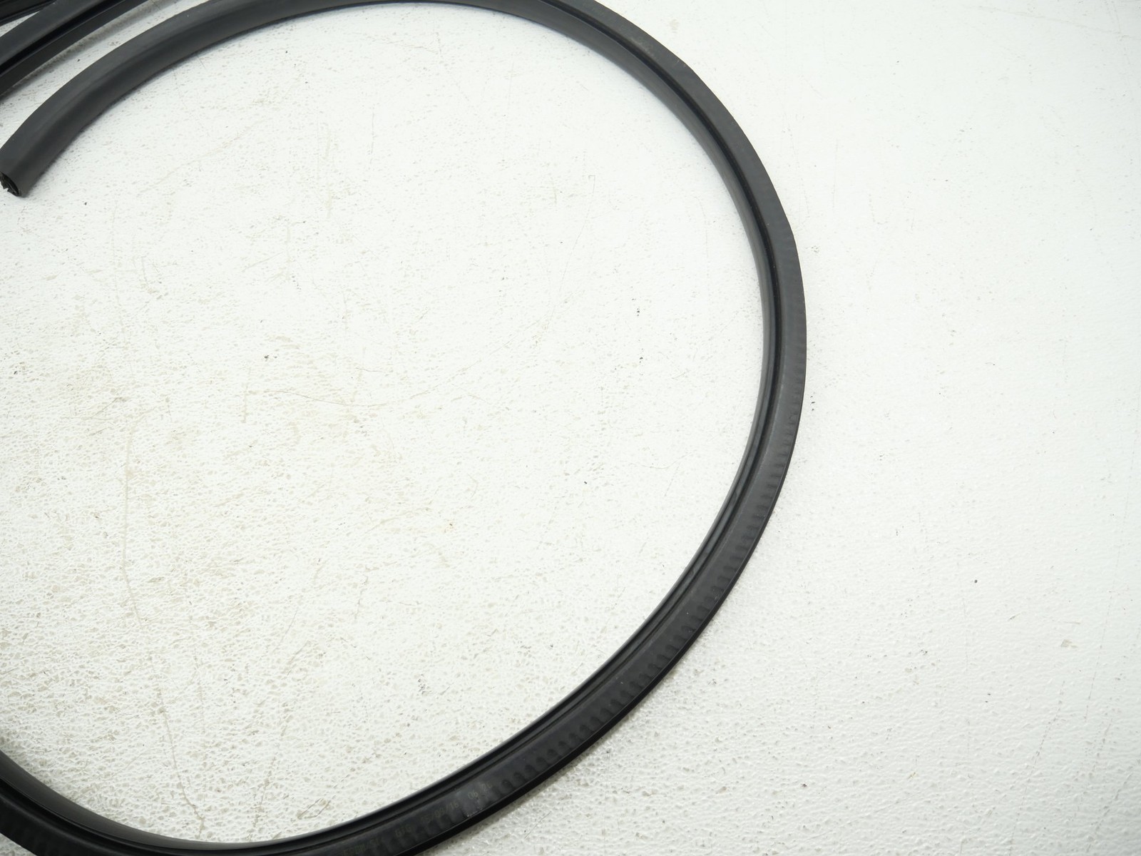 Audi R8 Spyder 2017-2023 Front Right Outer window scraper seal P/N 4S7831708