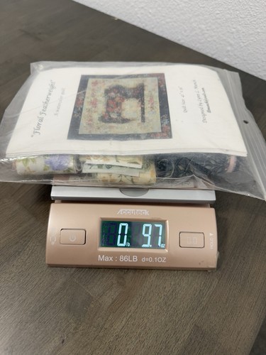 Floral Featherweight Watercolor Quilt Pattern and Fabric Kit Lynn Munch - Picture 5 of 5