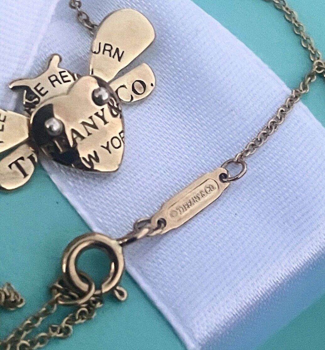TIFFANY & Co Honeycomb Honey Bumble Bee Pendant Necklace 18k TIFFANY & Co Honeycomb Honey Bumble Bee Pendant Necklace 18k