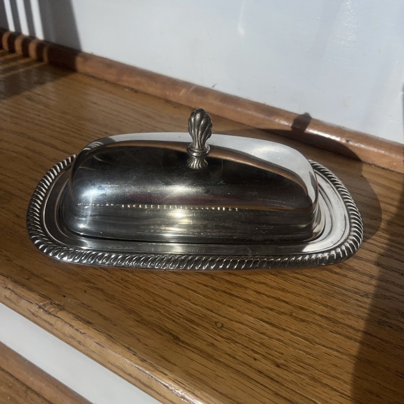 WM Rogers Silverplate Covered Butter Dish – Pattern 887 – Rope Edge