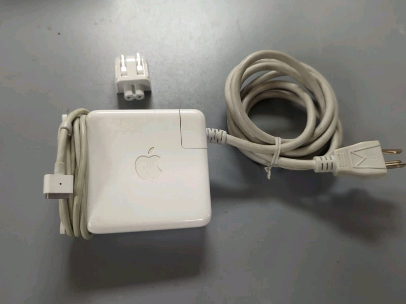 Apple 85W MagSafe Power Adapter A1222 16.5-18.5V 4.6A with extension cord