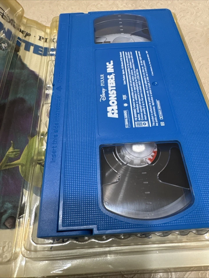 Disney Pixar  Monsters, Inc. VHS Clear Case Blue Tape 2002 Foto 2 de 3