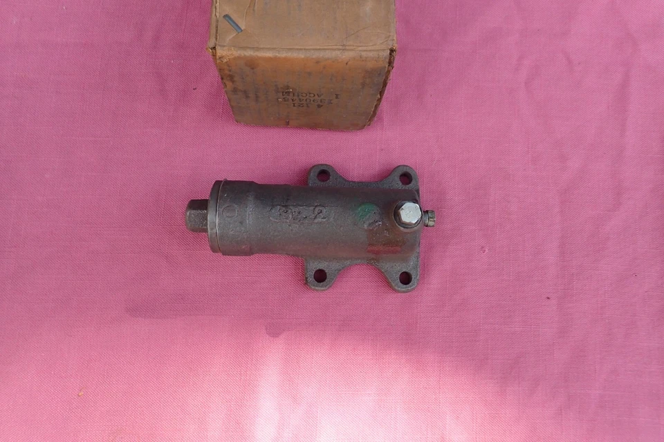 1948 - 54 别克自动变速器高累积器,全新无标签! 1390446 AT Dynaflow — 第 2/4 张图片