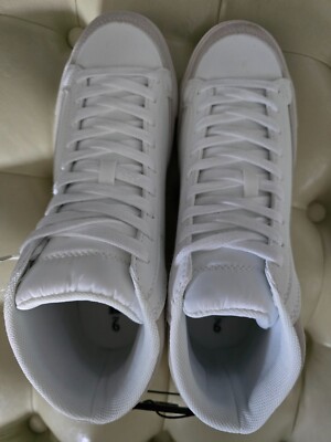 No Boundaries Casual High Top Low Flat White Medium Width Sneakers, Size 9