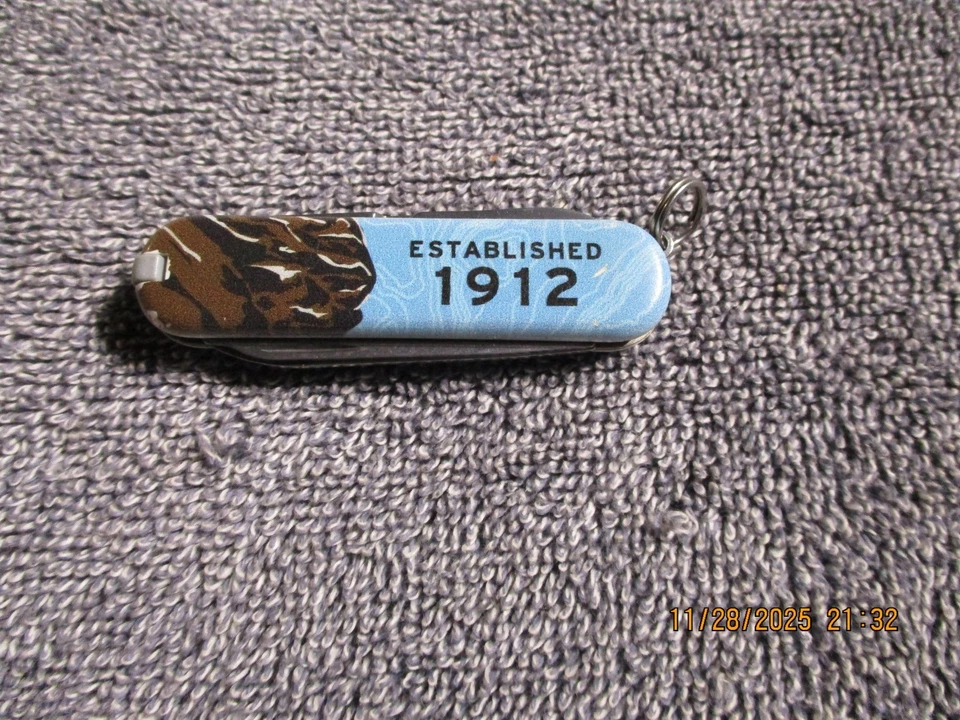 Lote de (2) facas Victorinox Swiss Army Classic SD Gaggle of Geese & L.L. Feijão - Imagem 3 de 4