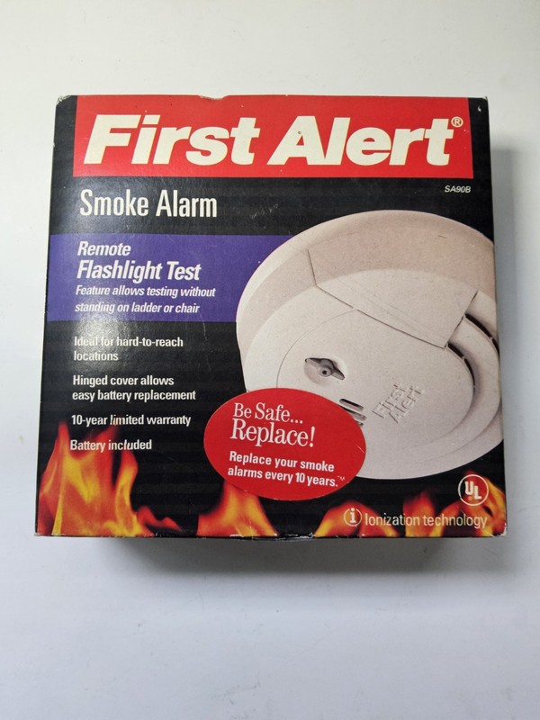 New Sealed FIRST ALERT Smoke Alarm Model SA90B Battery Operated