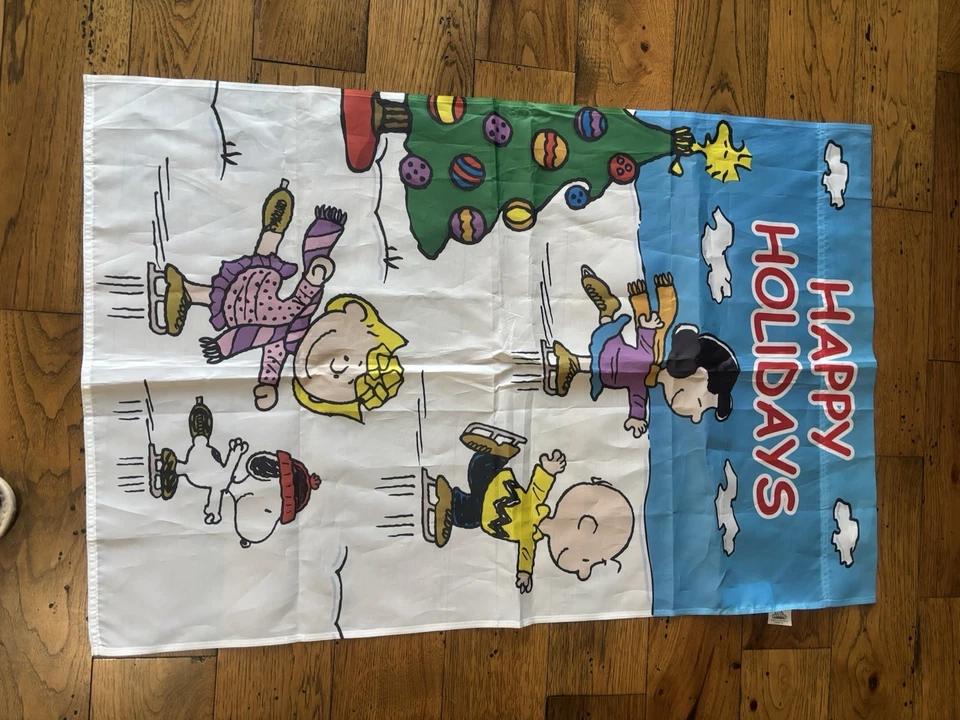 Bandera de jardín decorativa temática Charlie Brown Peanuts "Felices Fiestas" Foto 2 de 3