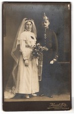 Fotografie Heinrich Fritz, Greiz, preußischer Soldat in Uniform mit Pickelhaube 