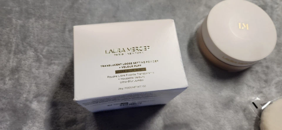 Laura Mercier Ultra-Blur Jumbo Loose Setting Powder & Puff Translucent 1oz - Image 2 of 4