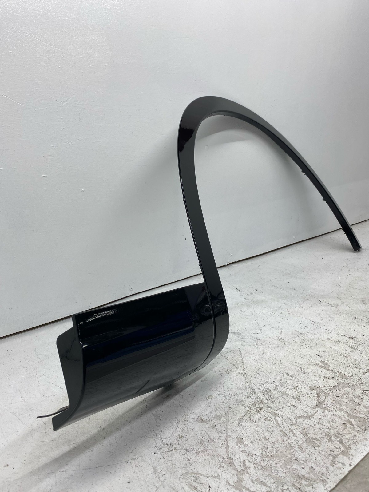 2017-2024 MASERATI LEVANTE FRONT RIGHT FENDER FLARE MOLDING BLACN NERO(820/A)