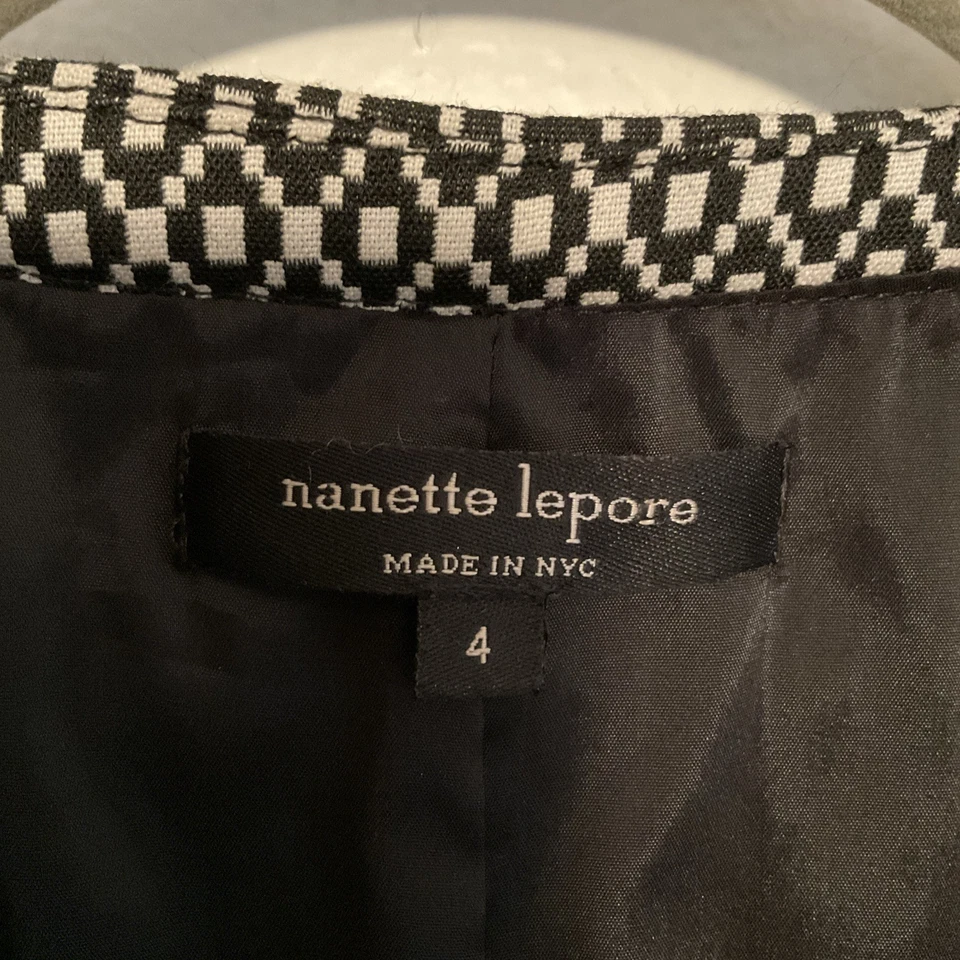 Nanette Lepore Classy Black & White Tailored Cap Sleeve Zip Blouse Shirt size 4 - Image 4 of 4