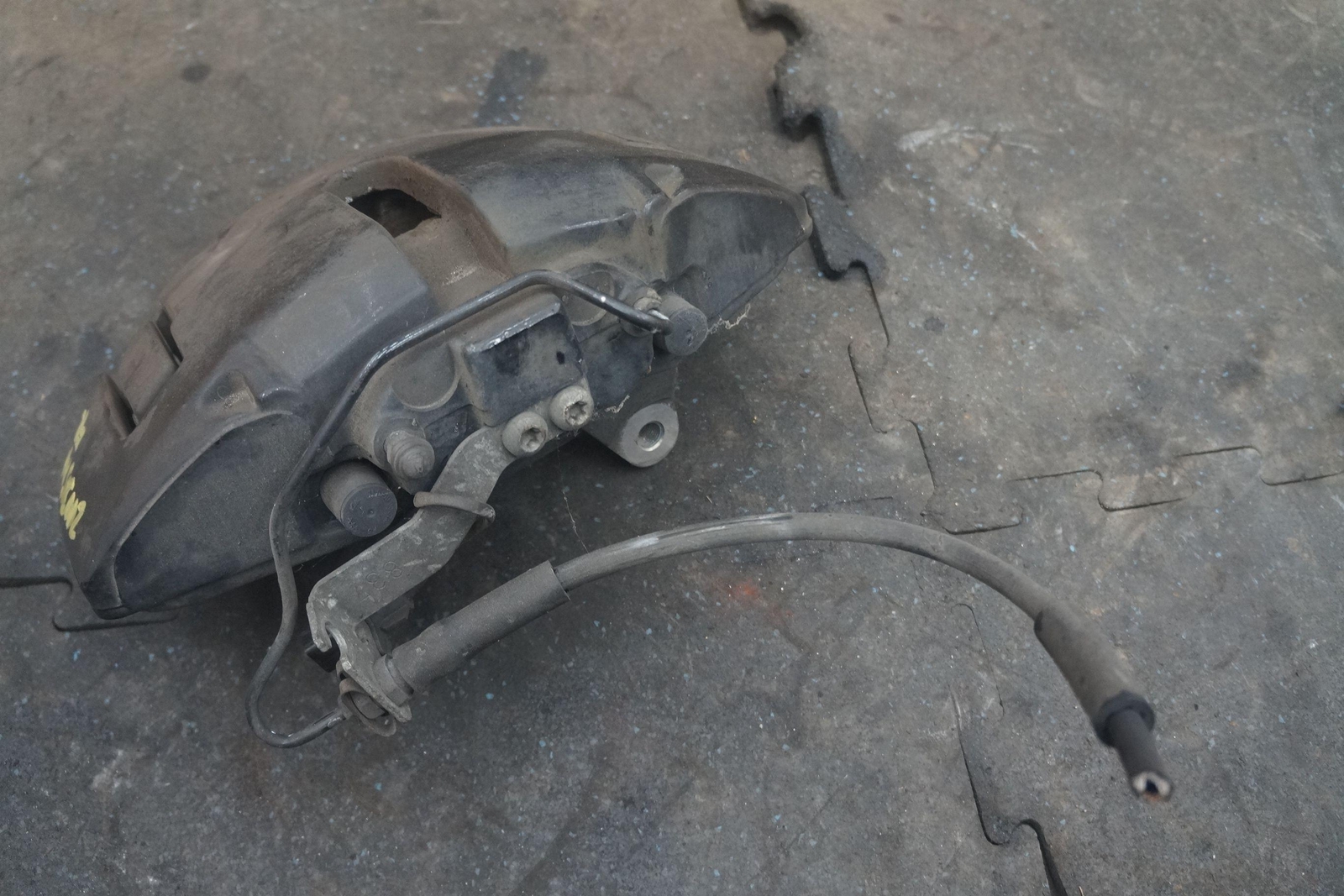 Front Right Brake Caliper & Bracket OEM Bentley Continental Flying Spur 2006
