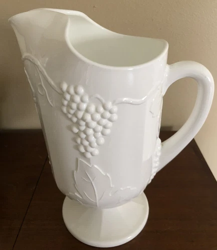 Vintage Indiana Glass Colony Harvest Embossed Grape Leaf 64oz Milk Glass Pitcher