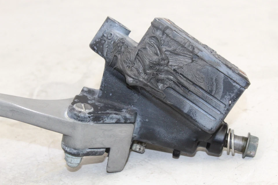 Cilindro maestro de freno delantero Suzuki Gz250 1999-10 OEM Foto 2 de 4