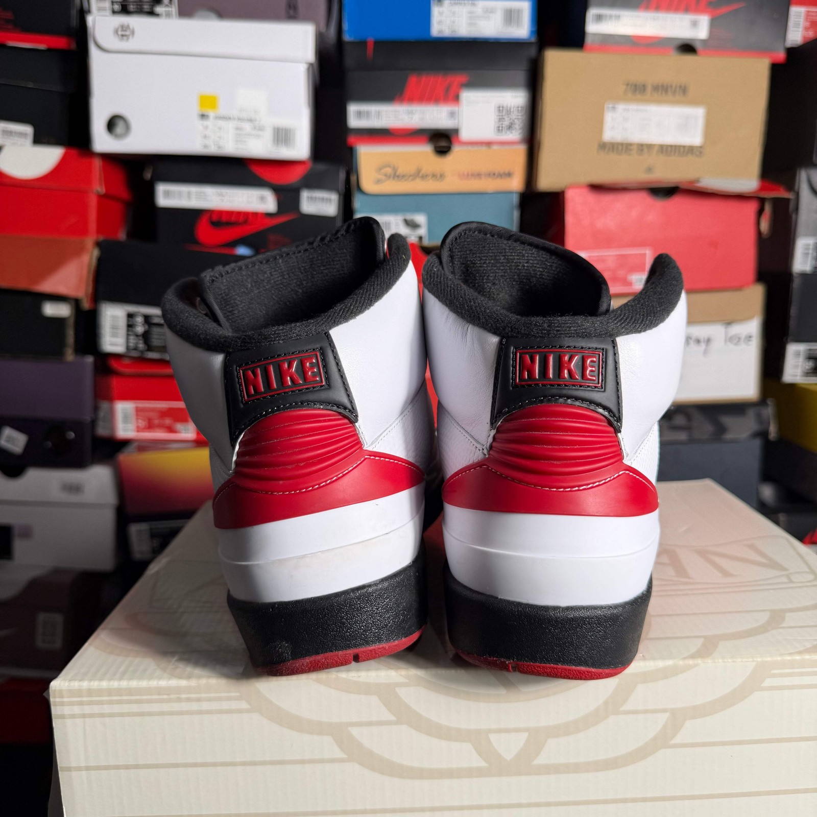 Jordan 2 Retro OG Chicago (Preowned) thumbnail 5