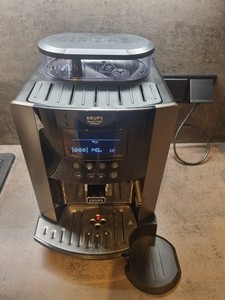 Krups EA819E Arabica Latte Quattro Force Kaffeevollautomat - Schwarz