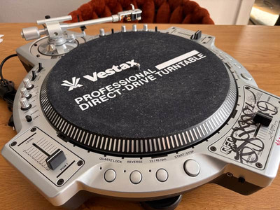 VESTAX QFO Silver Turntable * Signed By DJ Q-Bert * Rare Collector Edition Shure