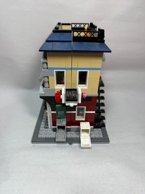 LEGO Creator 31026 Bike Shop Cafe Buildings + 4 Custom Minifigs Incomplete