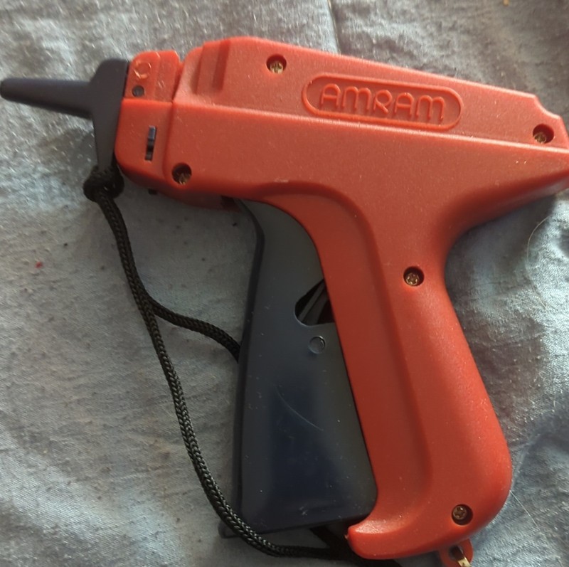 Amram Standard Tag Gun Manual Portable Plastic with Standard Needle