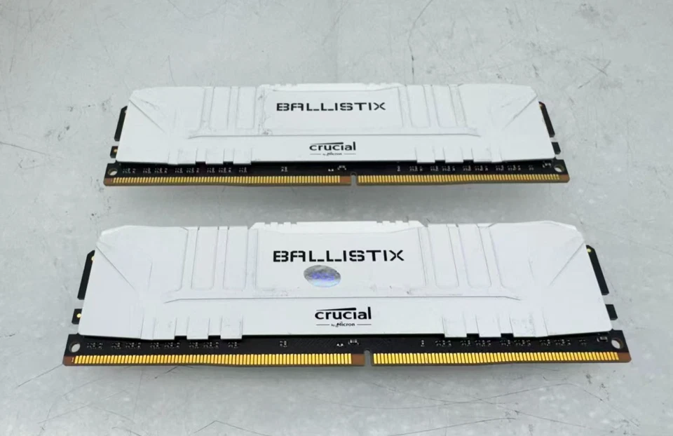 Crucial Ballistix 16GB (2x8GB) DDR4-3000 Desktop Memory BL8G30C15U4W White - Image 2 of 2