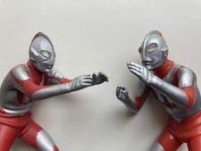 ULTRAMAN Set Of Two Figures 5  