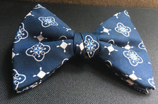 Vintage Jumbo Butterfly Bowtie single metal snap clip blue white on navy