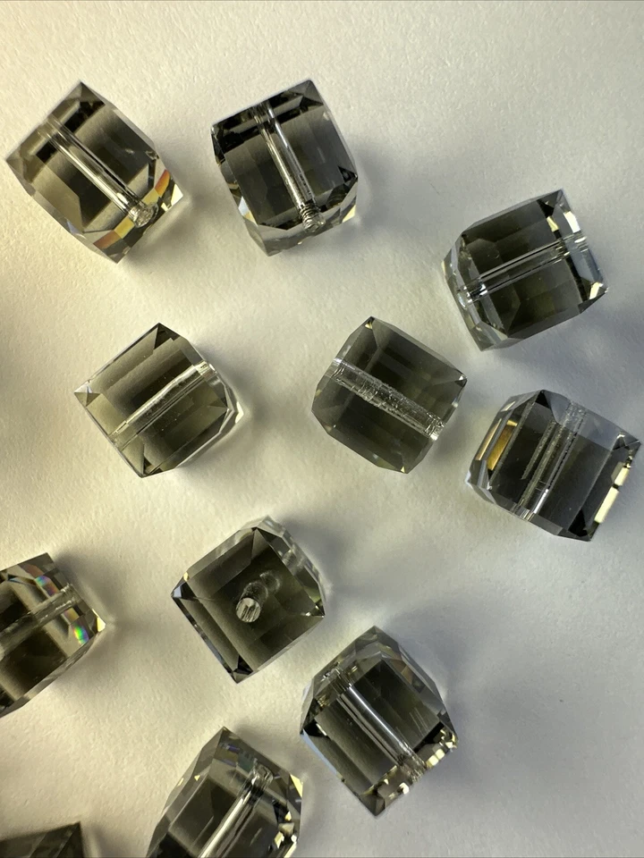 Cuentas cubo cristal Swarovski 5601 6 mm, diamante negro, 16 piezas Foto 2 de 2