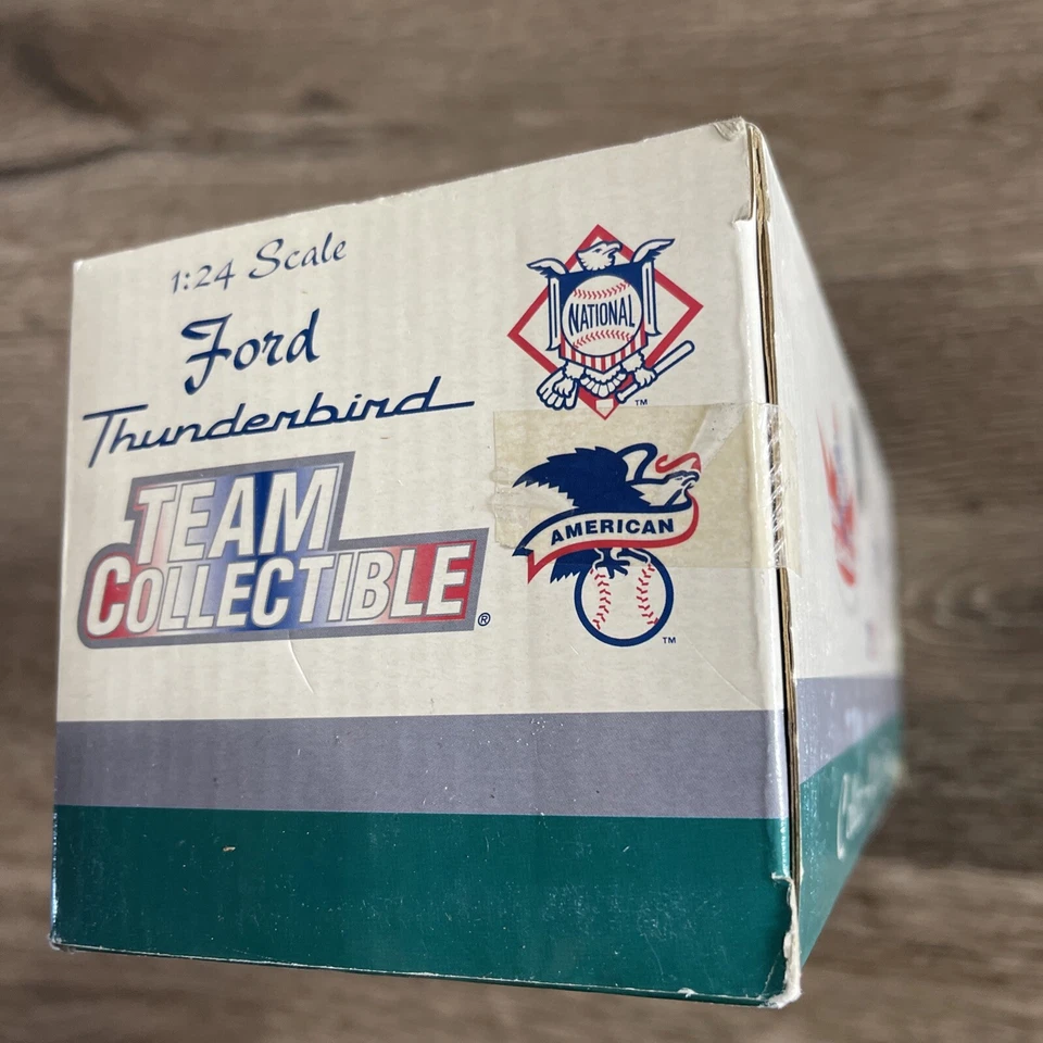 Ford Thunderbird Toronto Blue Jays de colección rosa blanca escala 1:24 SELLADO Foto 2 de 4