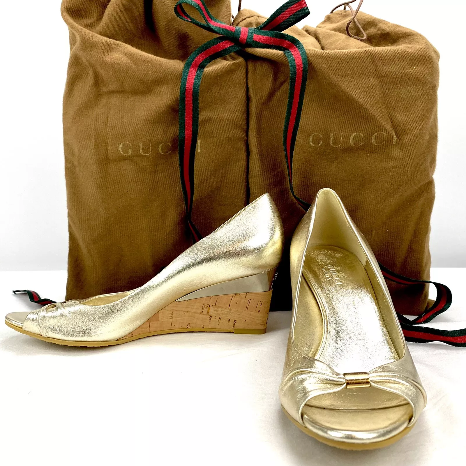 Chaussures à enfiler Gucci Gold Wedges avec sacs à poussière Gucci pour femmes taille US 6,5B #190506