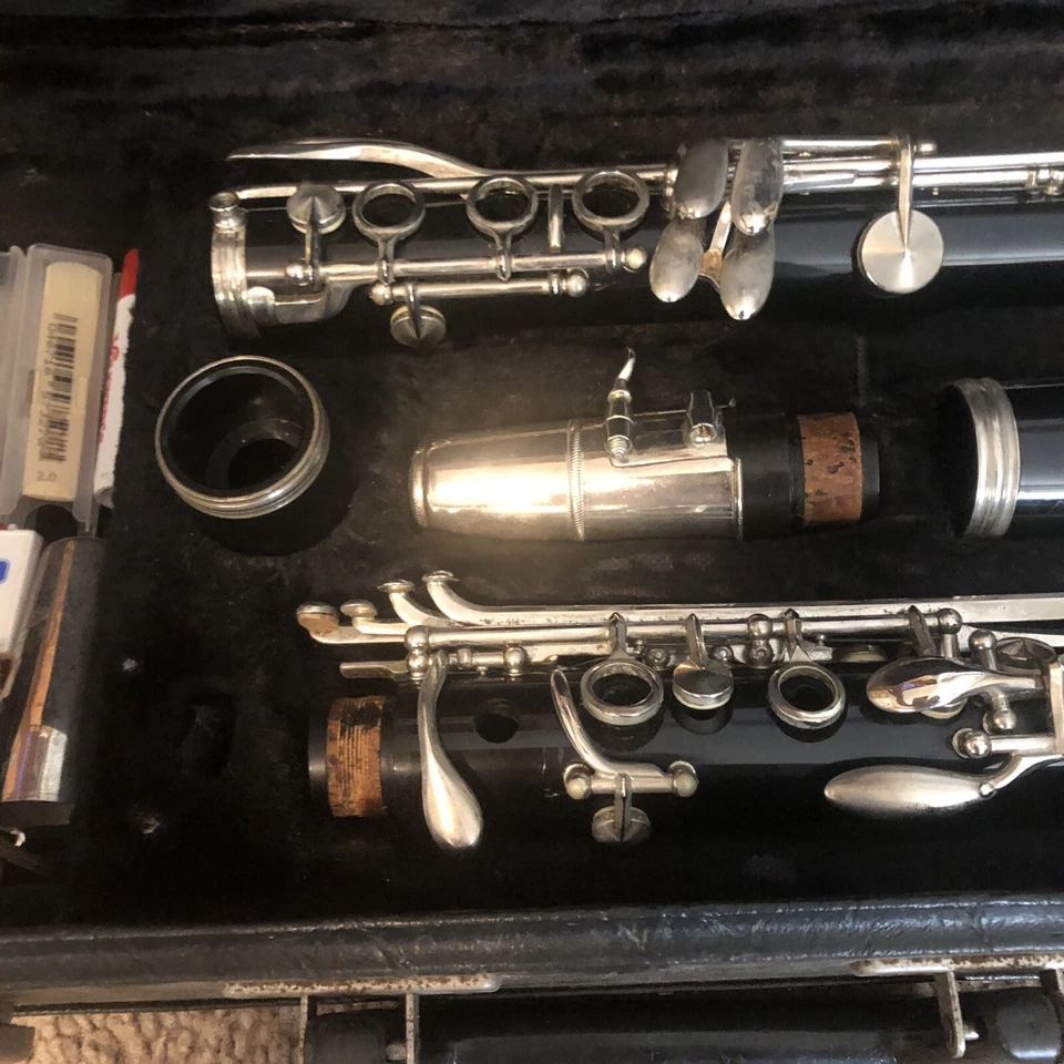 Vito Reso-Tone 3 Clarinet With Mouthpiece plus Hard Case & Acc. Not Tested - Image 4 of 4