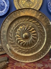 Piatto elemosiniere in ottone sbalzato - sec. XVIII - Normberga