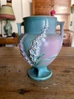 Beautiful Vintage Roseville 162-8 Foxglove Handled Urn Vase 8" Tall