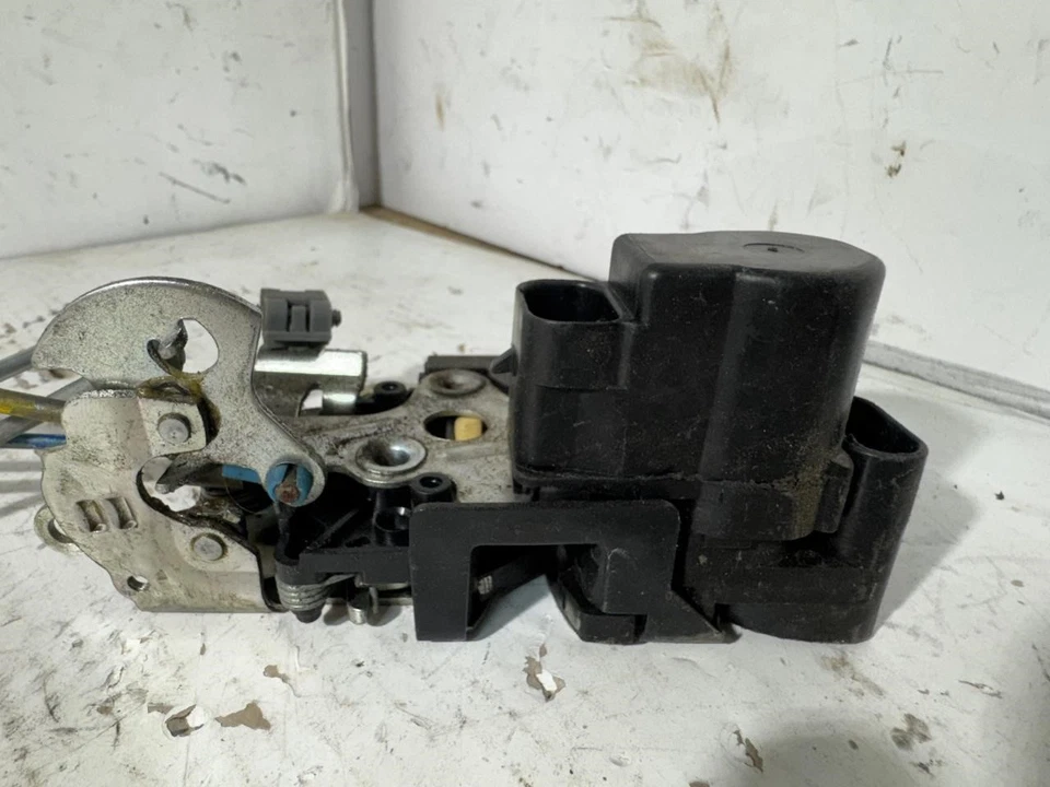 2006-2008 Suzuki Forenza OEM Front Right Passenger Door Latch Lock Actuator  - Image 3 of 4