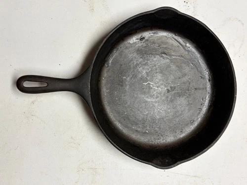 Wagner Ware? Unmarked vintage #10  11 3/4"” Cast Iron Skillet    Lot D