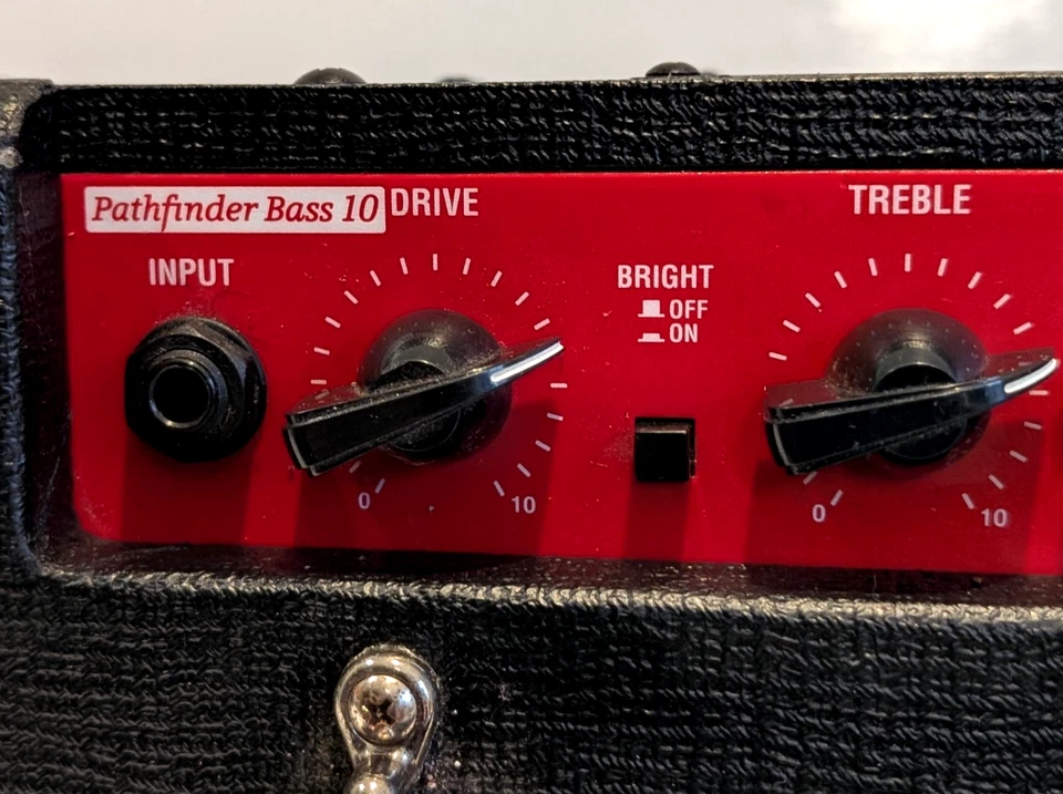 Excellent Vox Pathfinder Bass 10 Guitar Amplifier Amp 15W Combo PFB-10 - Image 3 of 4