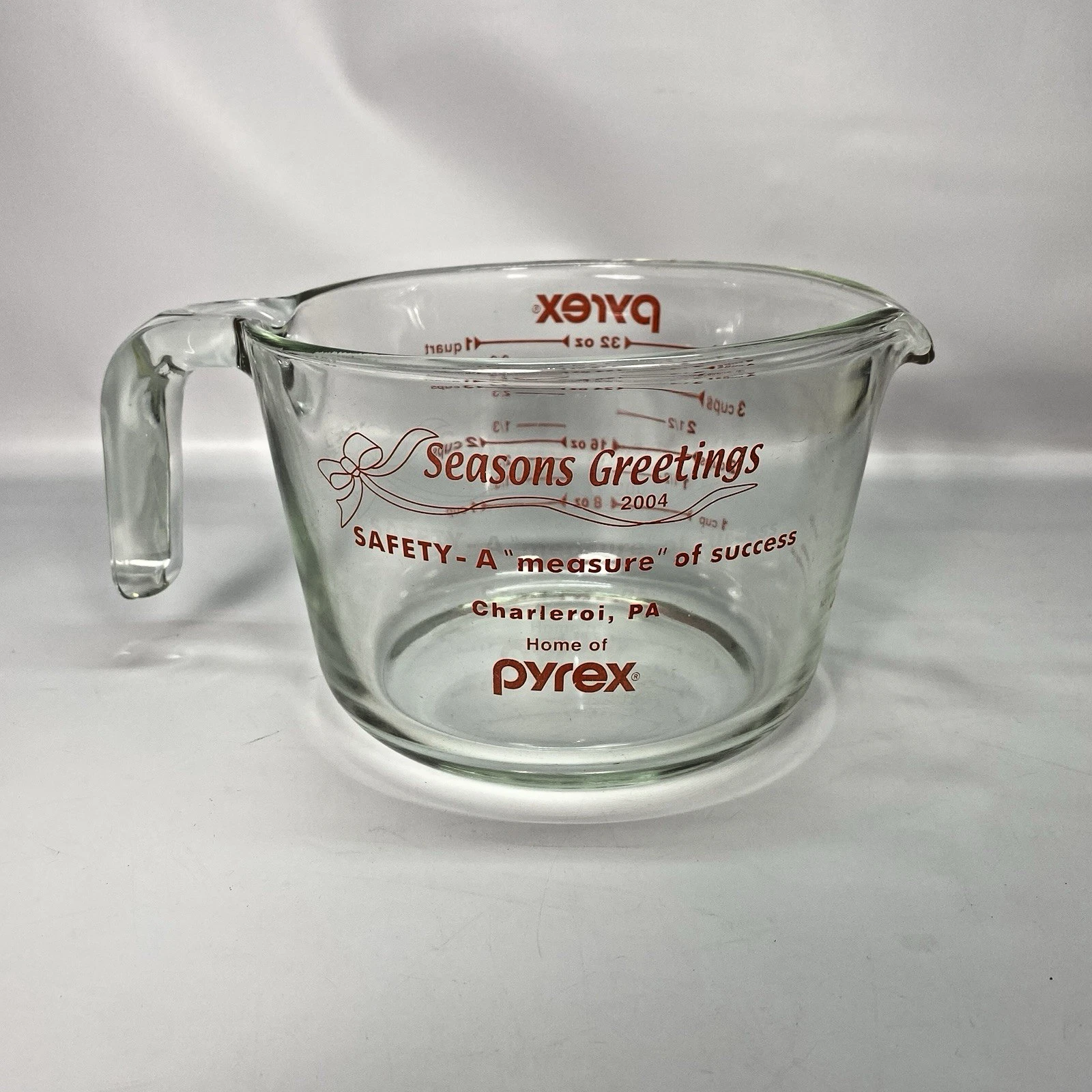 Pyrex 32oz 4 Cups Glass Handled Measuring Cup Red Letters 2004 USA #23 Vintage