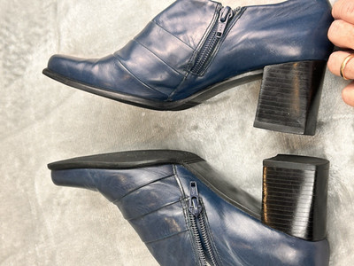 Gianni Bini Heeled Boots zip  Size 7M Blue side zip