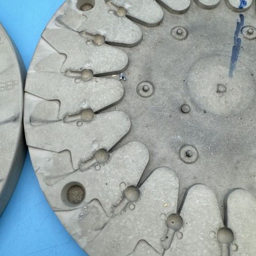 9” Spin Cast Mold for Fishing Lures, Ball Head Jig With Stinger 1/8oz, 20 Cavity - Picture 4 of 14