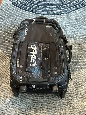 Oakley Pink Carry On Roller Travel Bag Luggage Suitcase