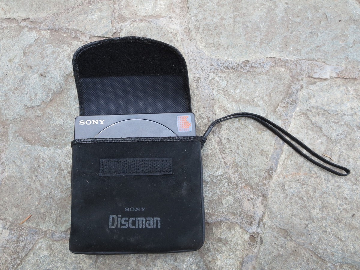 SONY　Discman　d-250 Sony Discman D-25 D-250 CD Player with Soft Case BP-2EX and