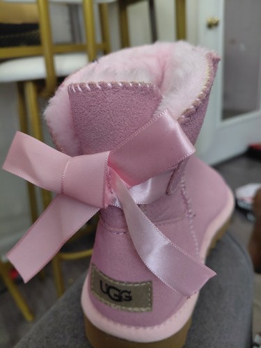 UGG Australia Bailey Bow Boots Women’s Size 6 Pink Suede Sheepskin Fur Cozy