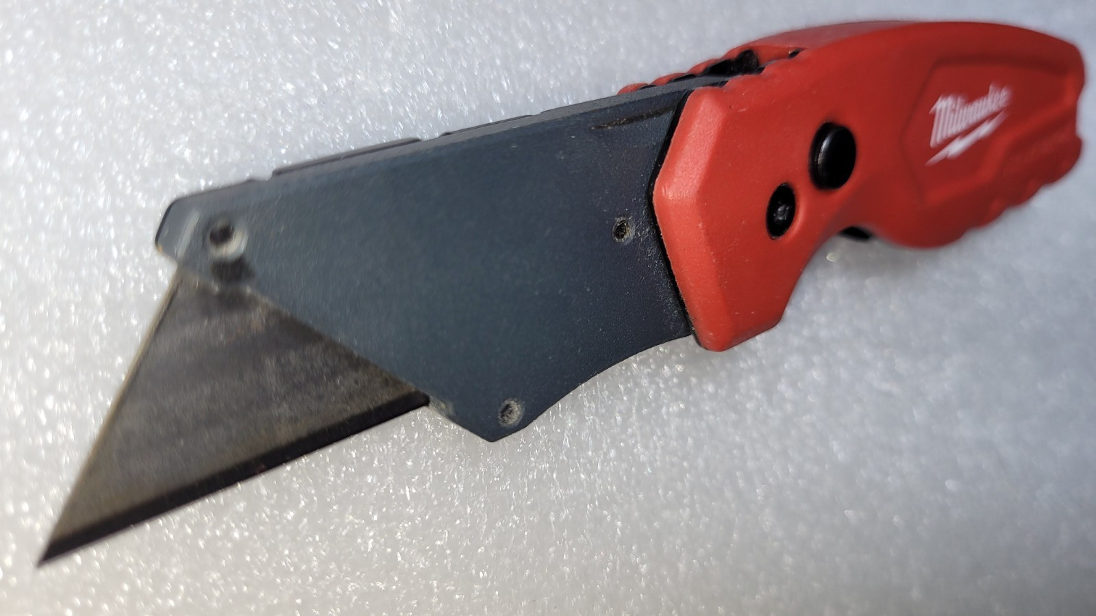 - Red; One Hand Open-close: Pocket Clip