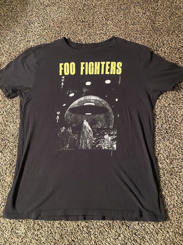 Foo Fighters Early Alien Logo Black Gap Brand T-Shirt Adult Size Medium RARE...