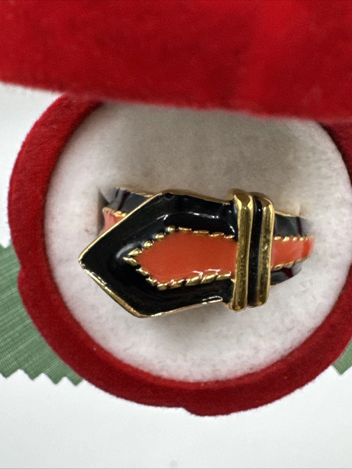 Bague vintage fantaisie ceinture orange et noir. Taille 55.