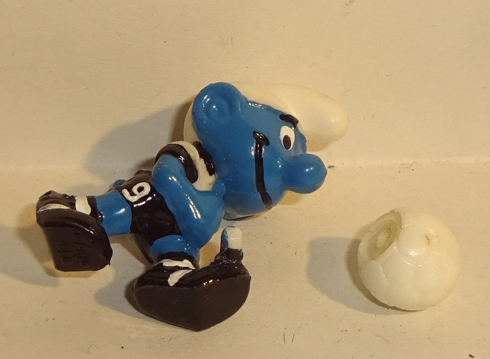 MITTELSTÜRMER SCHLUMPF Variante "9" auf Hose FUßBALLSCHLÜMPFE 1988 ORIGINAL - Bild 4 von 4